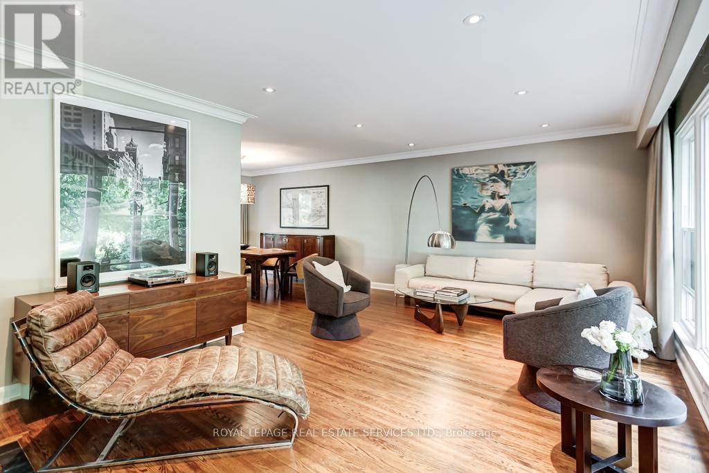 44 Anglesey Boulevard, Toronto (Edenbridge-Humber Valley), Ontario  M9A 3B5 - Photo 7 - W12210018