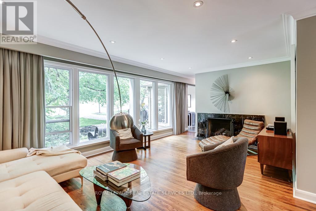44 Anglesey Boulevard, Toronto (Edenbridge-Humber Valley), Ontario  M9A 3B5 - Photo 9 - W12210018