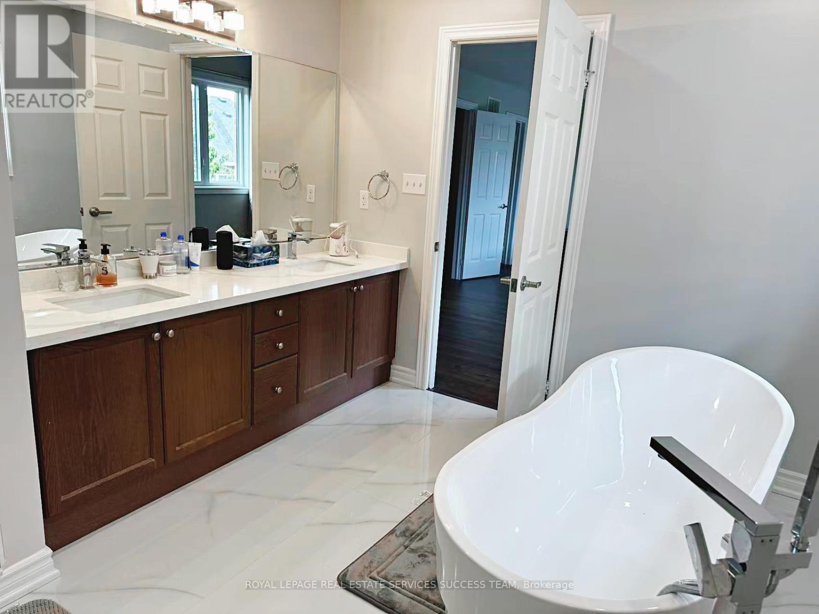 450 Harkin Place, Milton (Sc Scott), Ontario  L9T 7Y1 - Photo 14 - W12210037