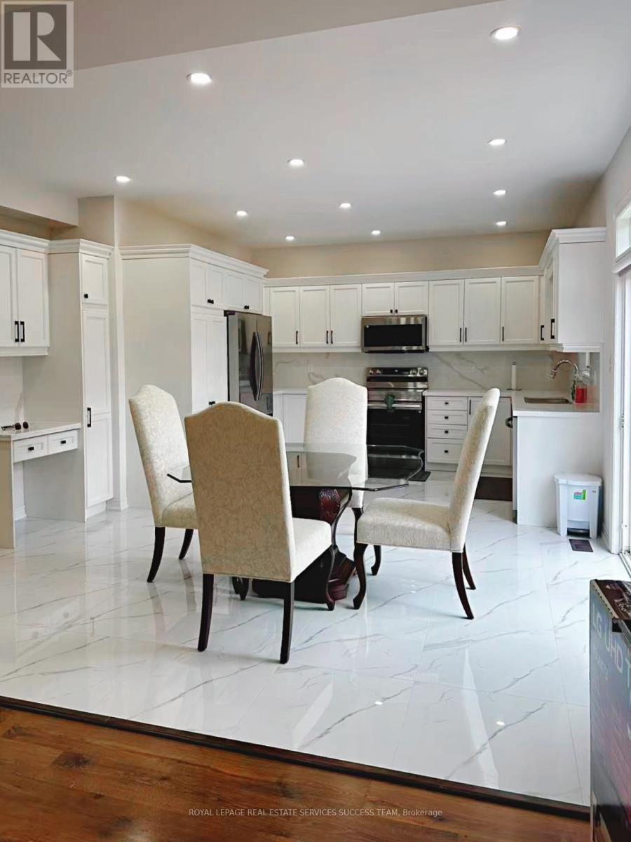 450 Harkin Place, Milton (Sc Scott), Ontario  L9T 7Y1 - Photo 4 - W12210037