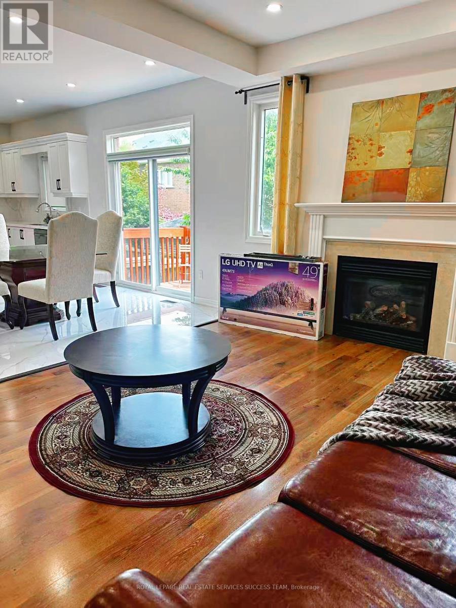 450 Harkin Place, Milton (Sc Scott), Ontario  L9T 7Y1 - Photo 5 - W12210037