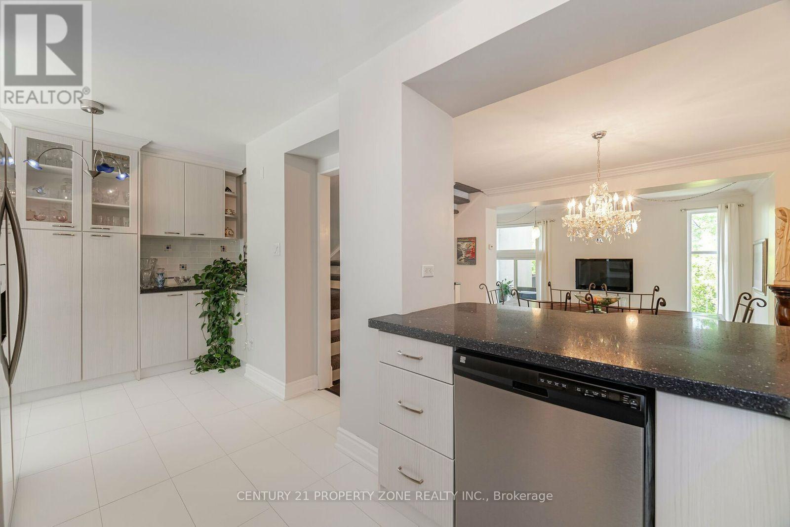 7 - 24 Reid Drive, Mississauga, Ontario  L5M 2A6 - Photo 3 - W12210062