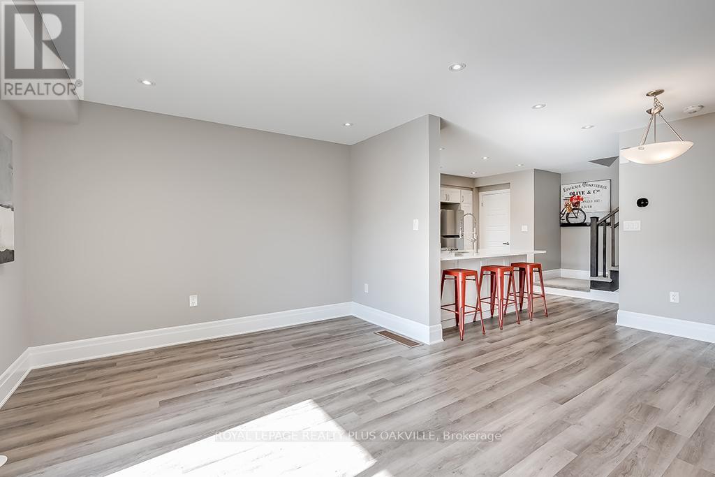 512 Bellflower Court, Milton, Ontario  L9E 1W4 - Photo 8 - W12210069