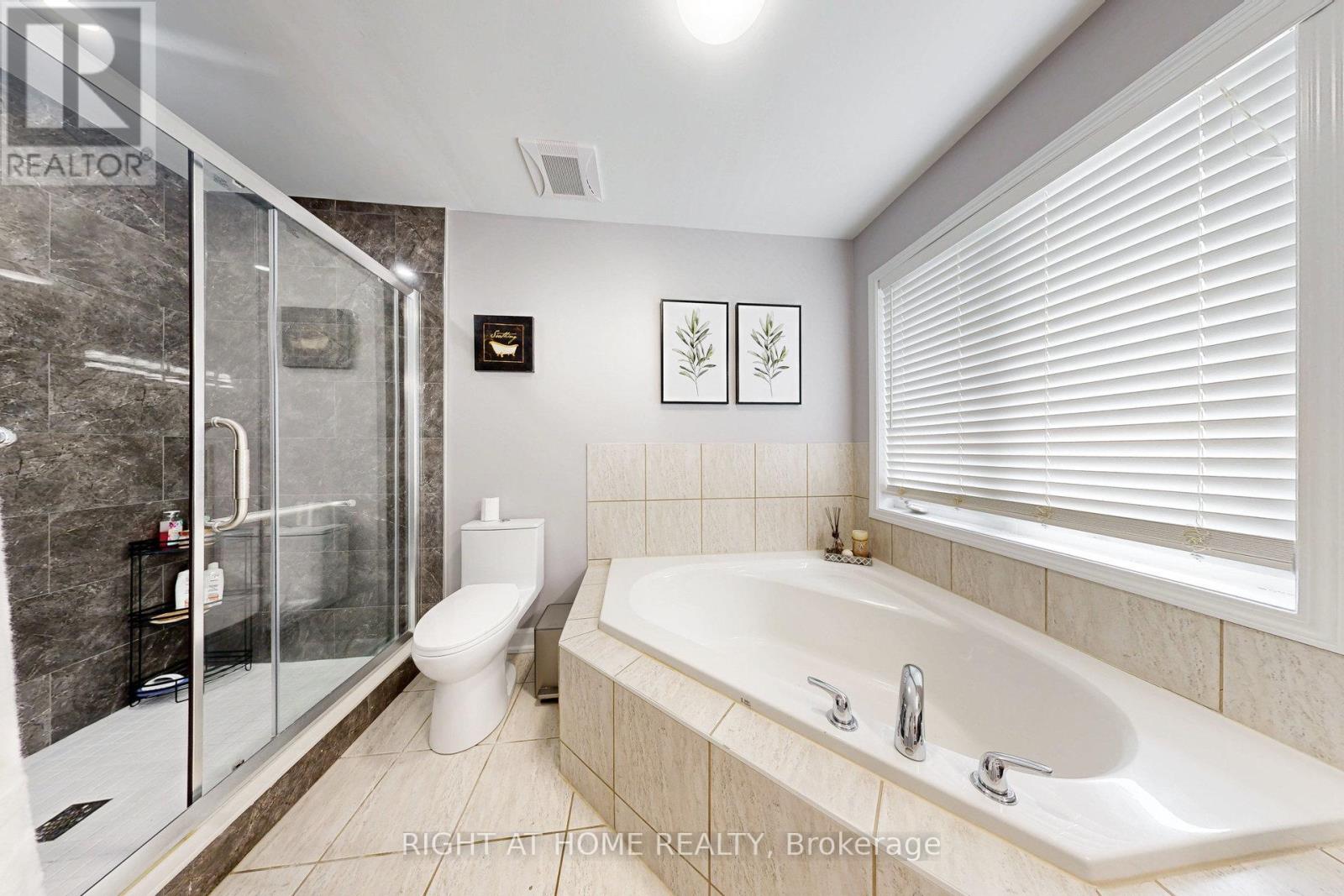 686 Bolingbroke Drive, Milton (Co Coates), Ontario  L9T 6Z3 - Photo 24 - W12210074