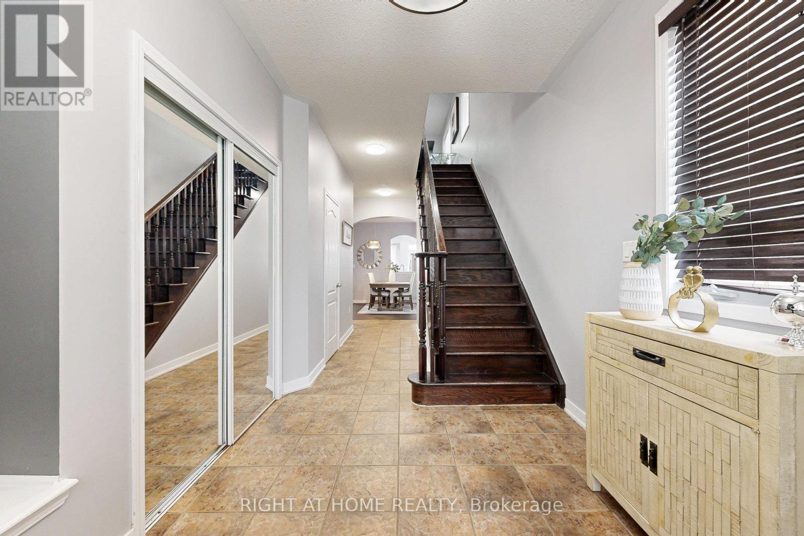 686 Bolingbroke Drive, Milton (Co Coates), Ontario  L9T 6Z3 - Photo 3 - W12210074