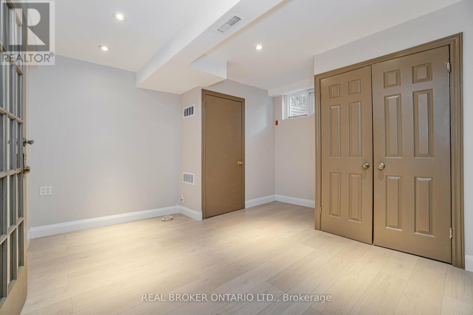 2315 Bennington Gate, Oakville, Ontario  L6J 5Z4 - Photo 37 - W12210078