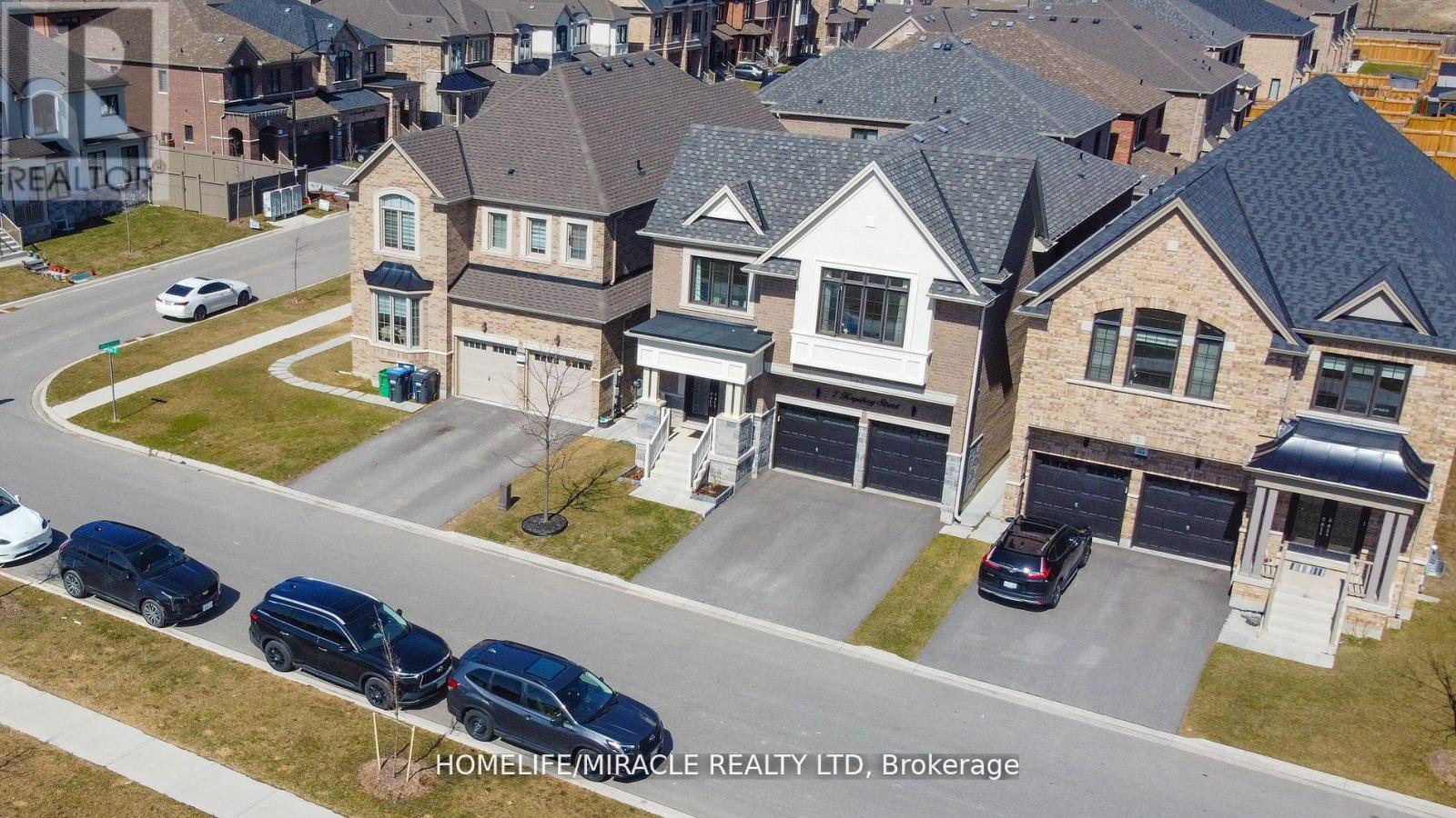 7 Kapikog Street, Brampton, Ontario  L6Y 6J6 - Photo 2 - W12210112
