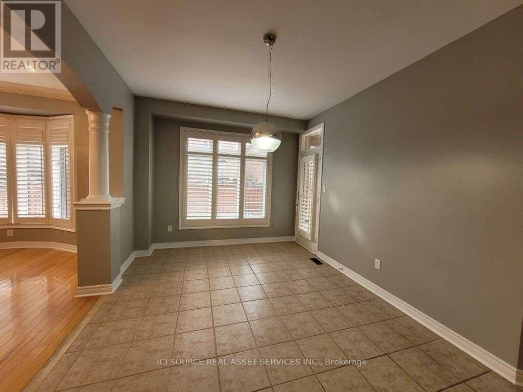 5150 Doubletree Drive, Mississauga, Ontario  L5M 8B2 - Photo 8 - W12210116
