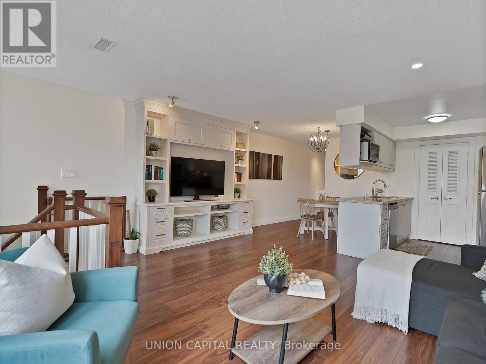 302 - 72 AERODROME CRESCENT, Toronto, Ontario