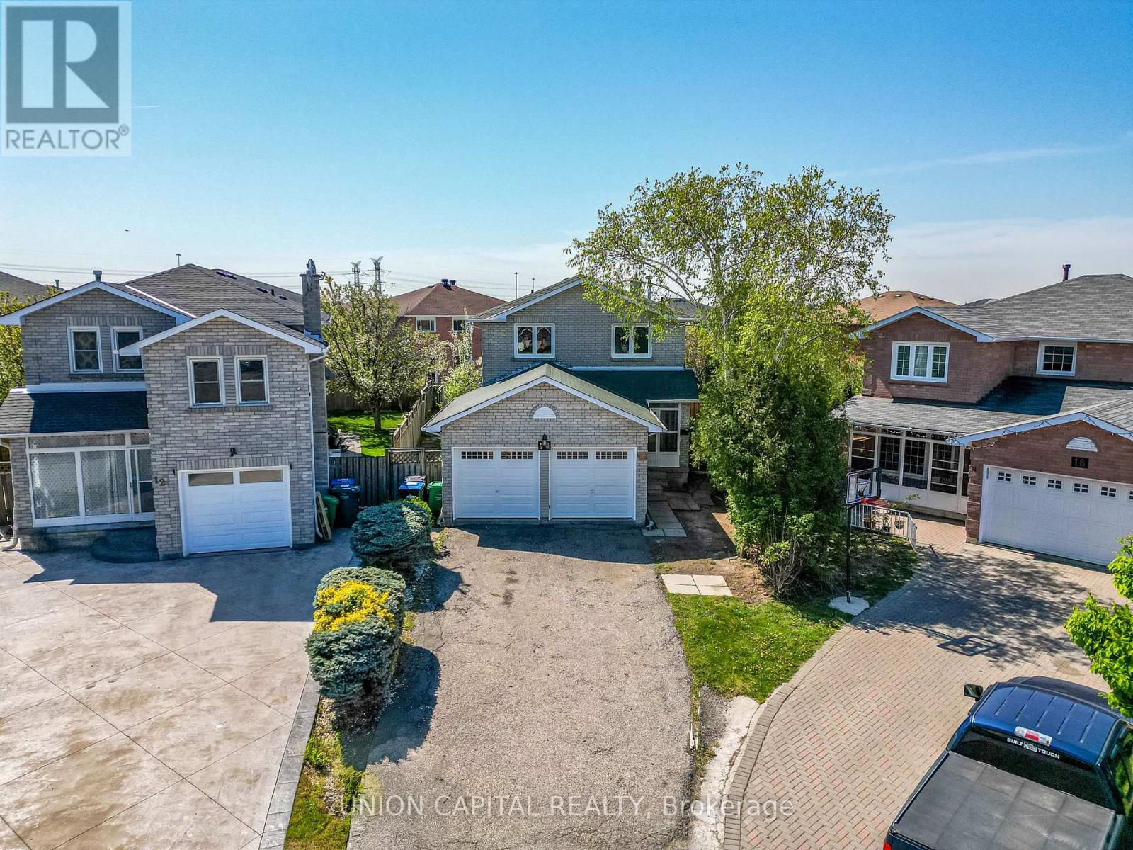 14 Rodwell Court, Brampton, Ontario  L6Y 4G7 - Photo 2 - W12200354