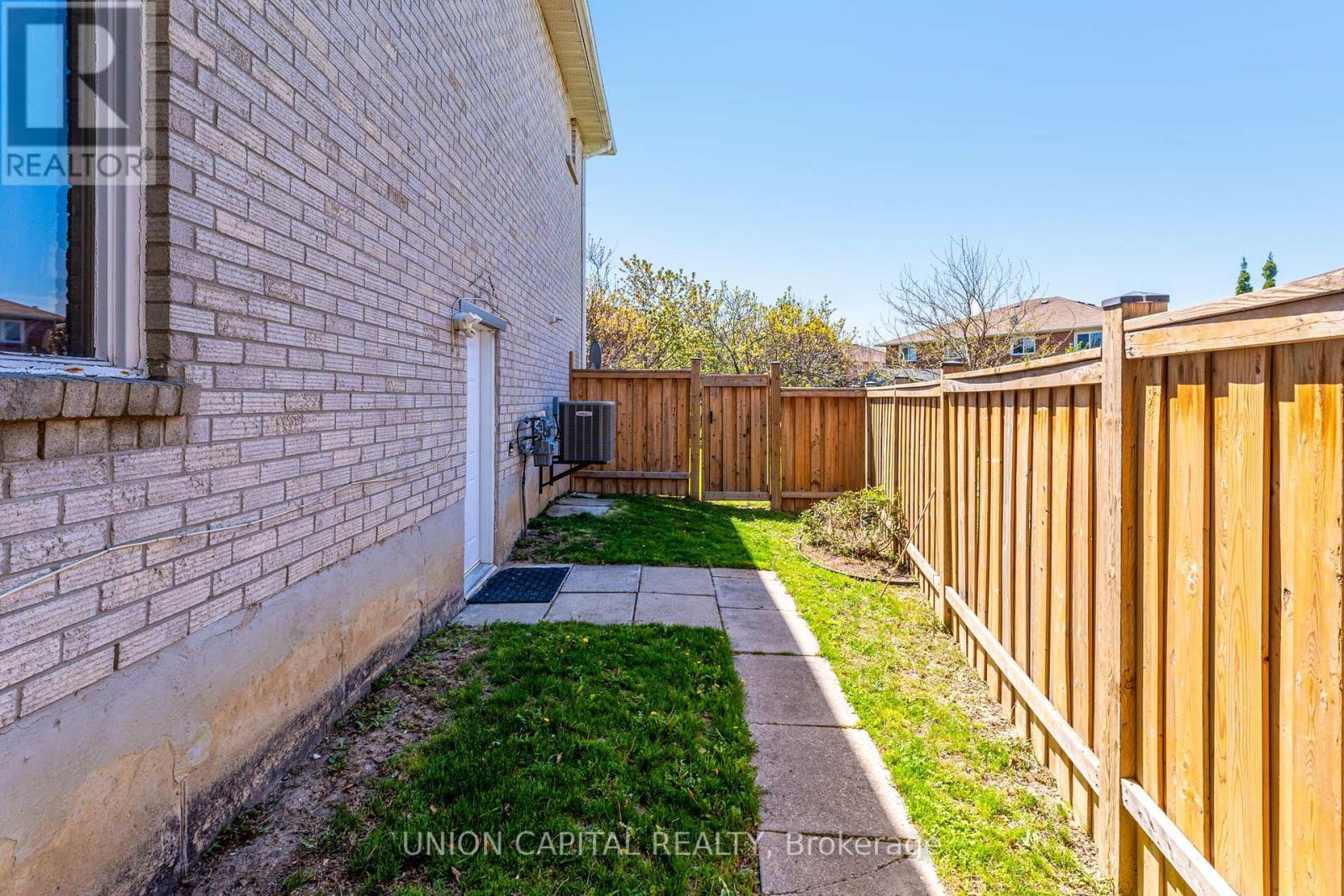 14 Rodwell Court, Brampton, Ontario  L6Y 4G7 - Photo 39 - W12200354