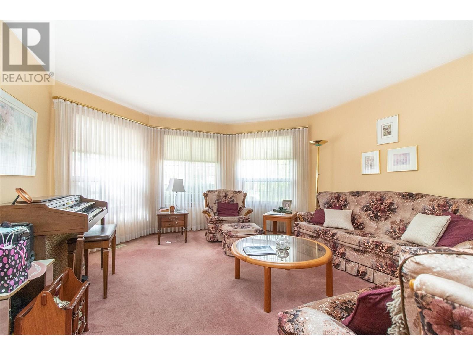 1201 Cameron Avenue Unit# 7, Kelowna, British Columbia  V1W 3R7 - Photo 2 - 10348577