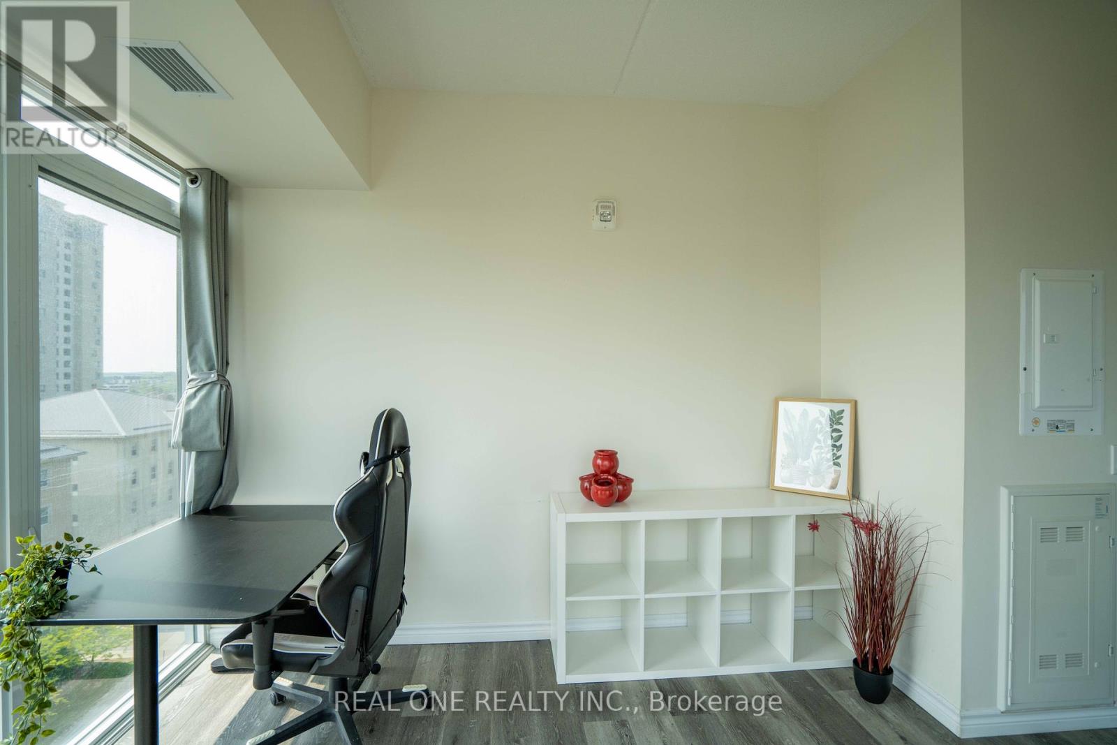 902 - 246 Lester Street, Waterloo, Ontario  N2L 0H1 - Photo 10 - X12210012