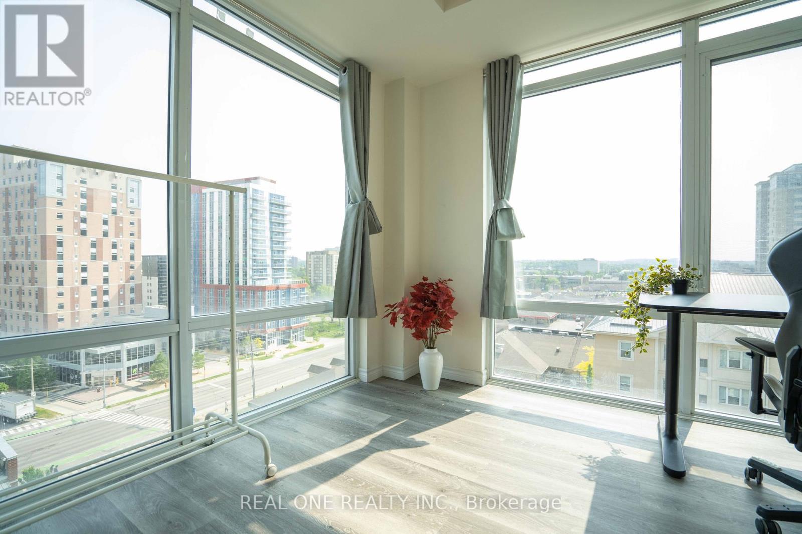 902 - 246 Lester Street, Waterloo, Ontario  N2L 0H1 - Photo 11 - X12210012