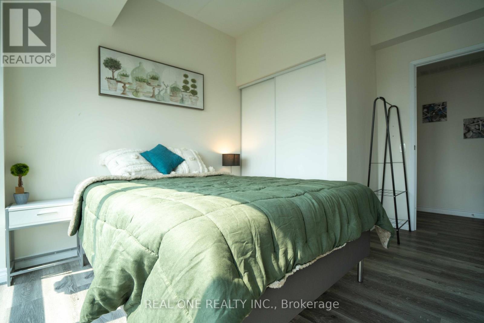 902 - 246 Lester Street, Waterloo, Ontario  N2L 0H1 - Photo 17 - X12210012