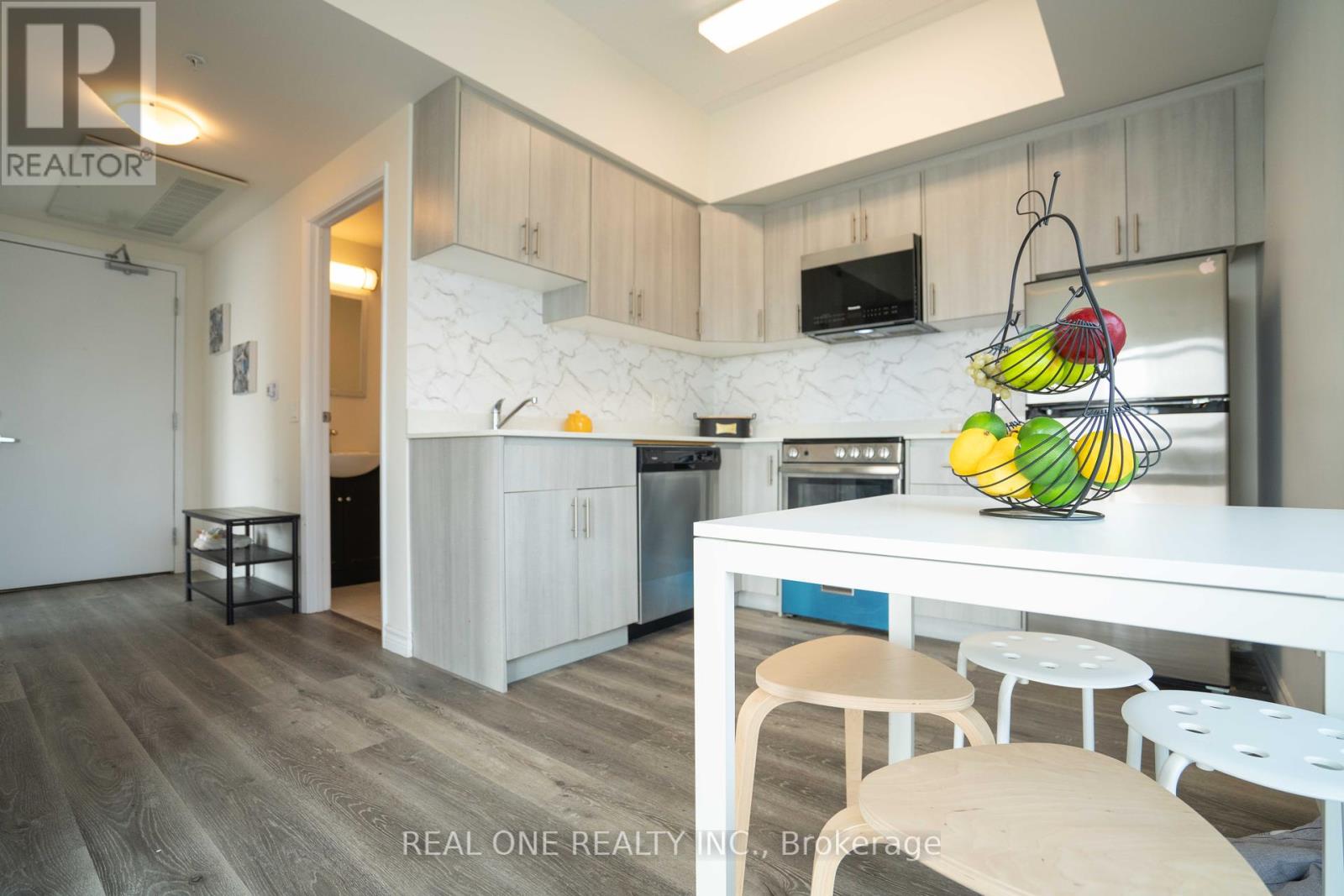 902 - 246 Lester Street, Waterloo, Ontario  N2L 0H1 - Photo 4 - X12210012