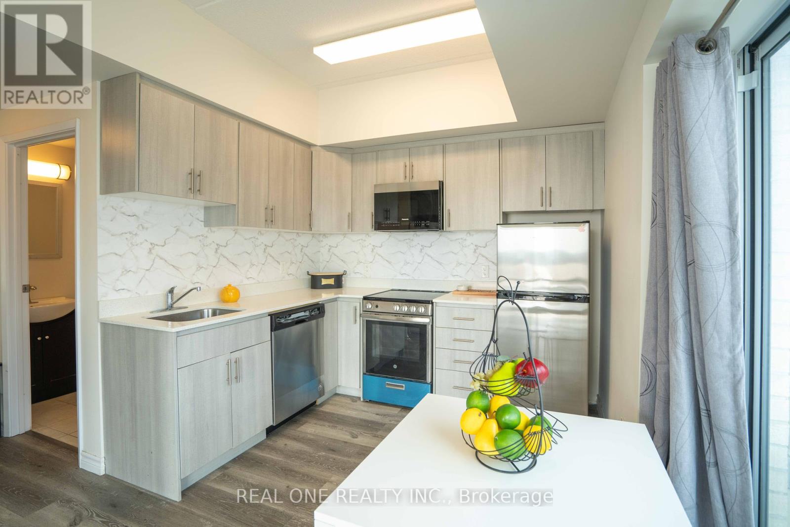 902 - 246 Lester Street, Waterloo, Ontario  N2L 0H1 - Photo 5 - X12210012