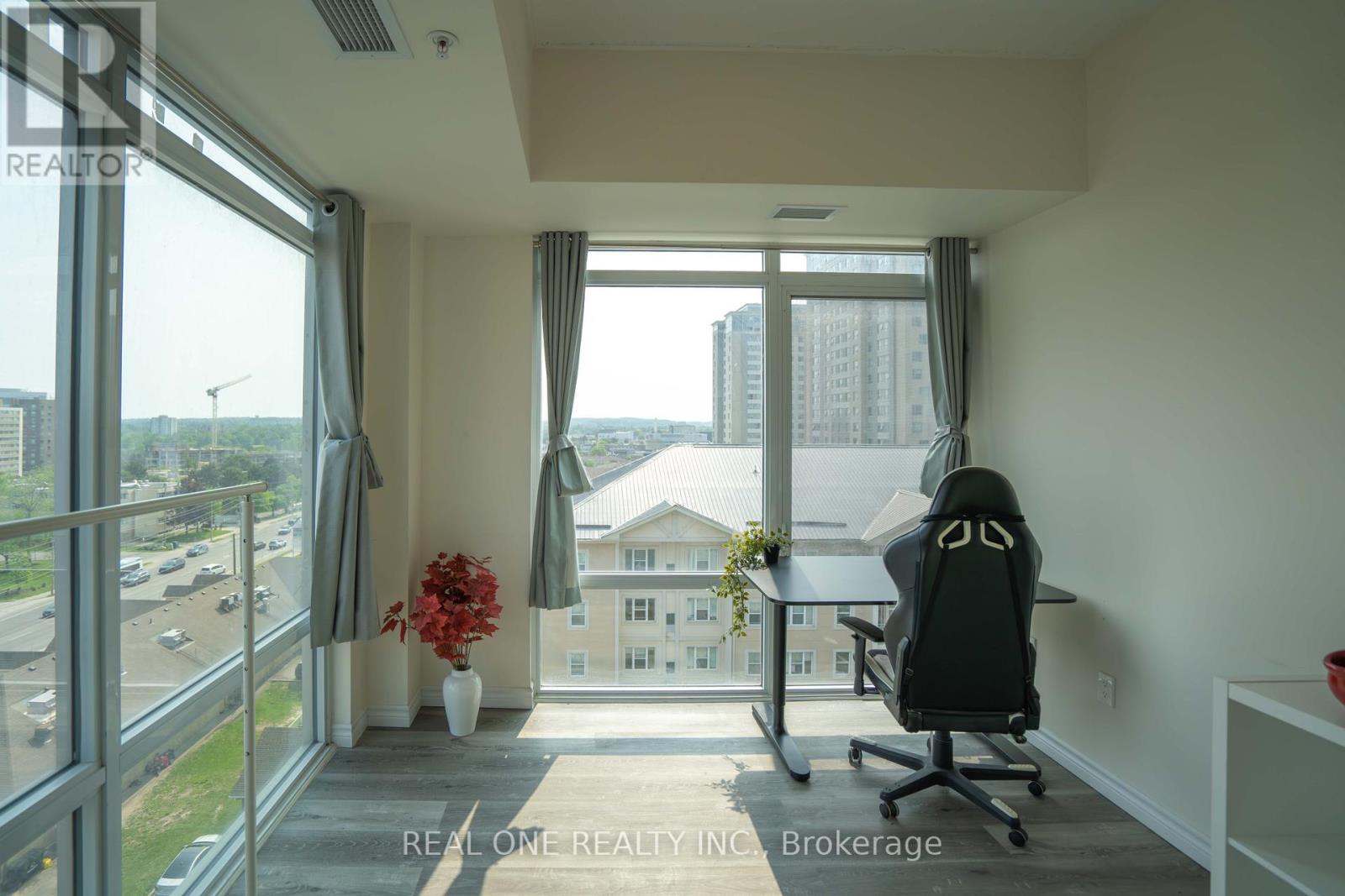 902 - 246 Lester Street, Waterloo, Ontario  N2L 0H1 - Photo 8 - X12210012