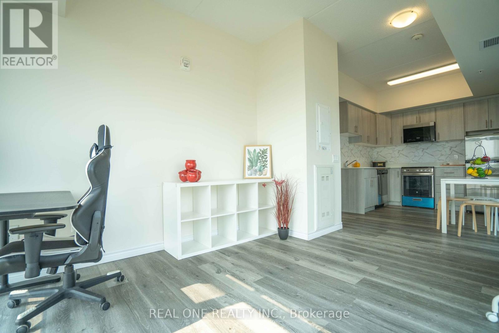 902 - 246 Lester Street, Waterloo, Ontario  N2L 0H1 - Photo 9 - X12210012