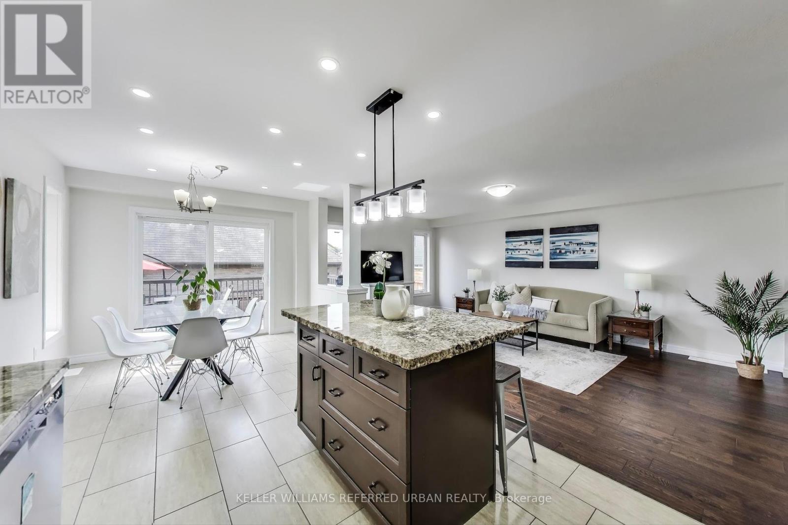 7 Grandstand Drive, Hamilton (Binbrook), Ontario  L0R 1C0 - Photo 12 - X12210082
