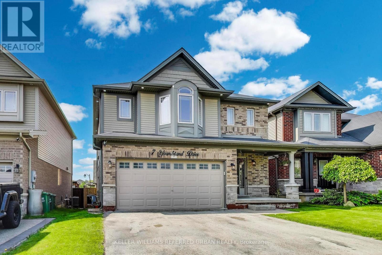 7 Grandstand Drive, Hamilton (Binbrook), Ontario  L0R 1C0 - Photo 2 - X12210082