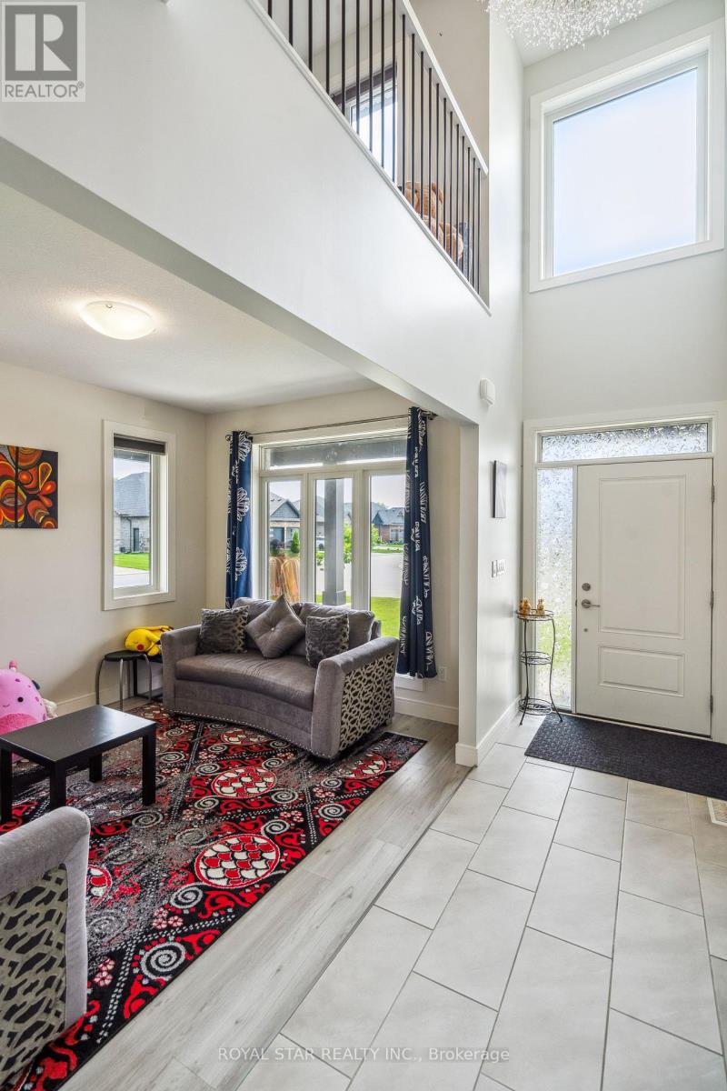 2 Statham Street, Strathroy-Caradoc (Se), Ontario  N7G 0H2 - Photo 5 - X12210159