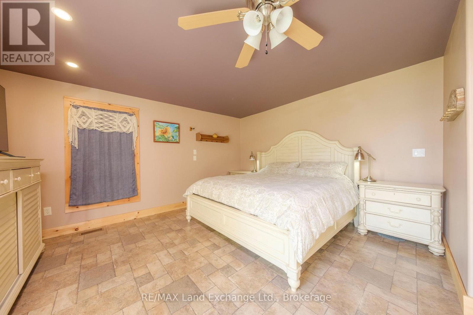 511 Havelock Street, Huron-Kinloss, Ontario  N0G 2H0 - Photo 11 - X12208194