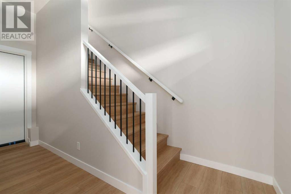 26 Sovereign Heights Sw, Calgary, Alberta  T3C 3Y3 - Photo 3 - A2227729