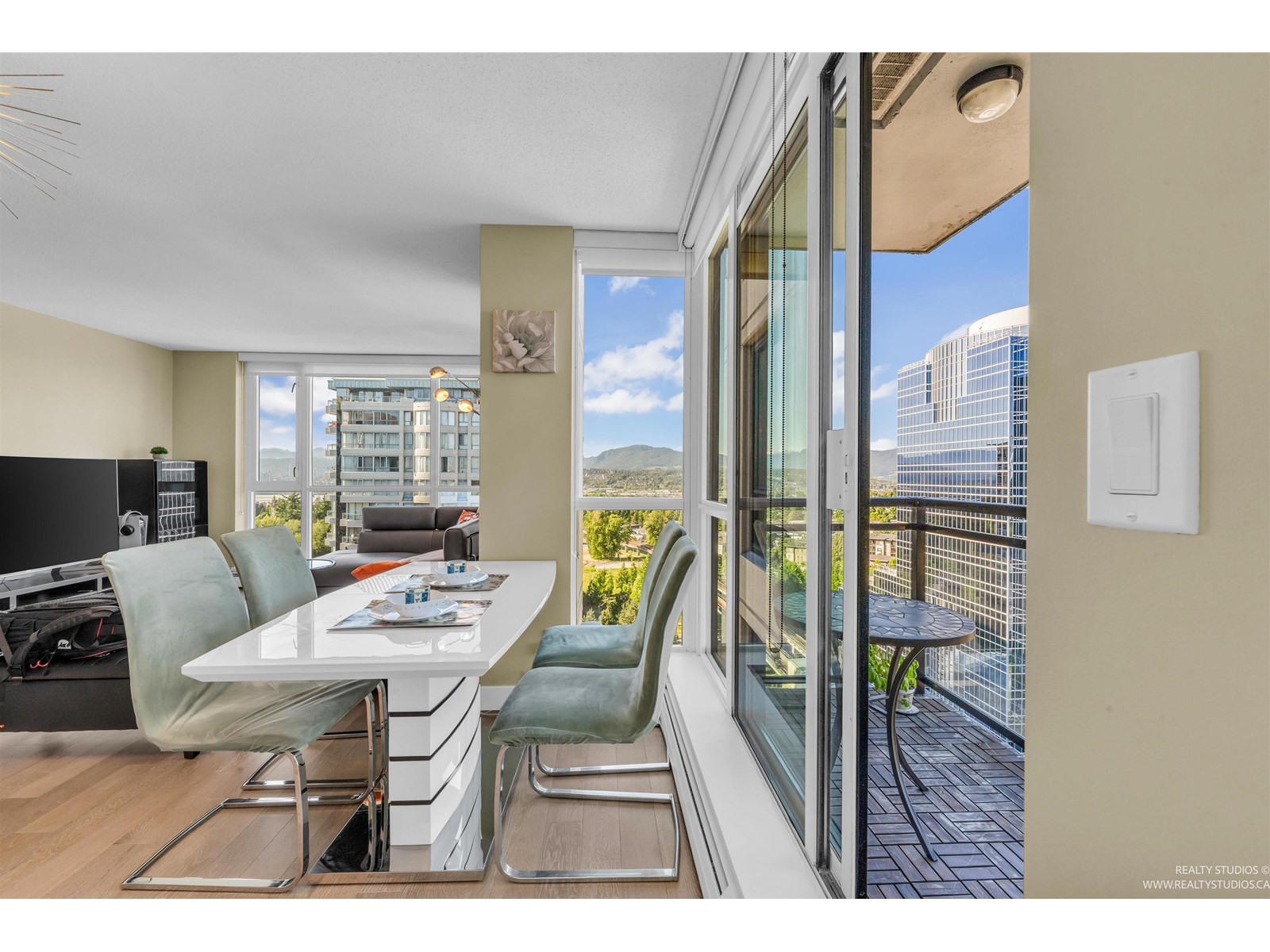 1710 10777 University Drive, Surrey, British Columbia  V3T 0E7 - Photo 3 - R3012750
