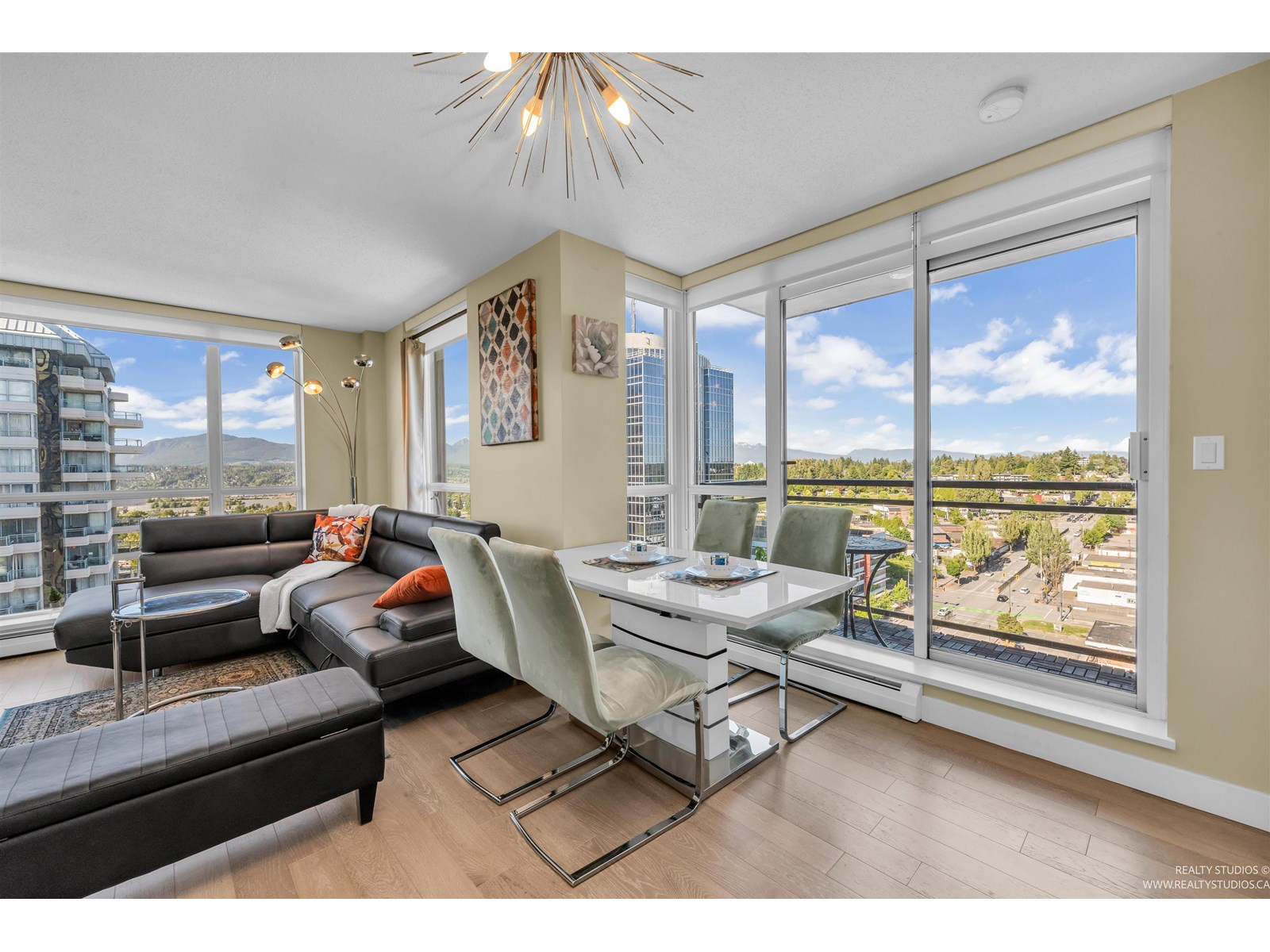 1710 10777 University Drive, Surrey, British Columbia  V3T 0E7 - Photo 2 - R3012750
