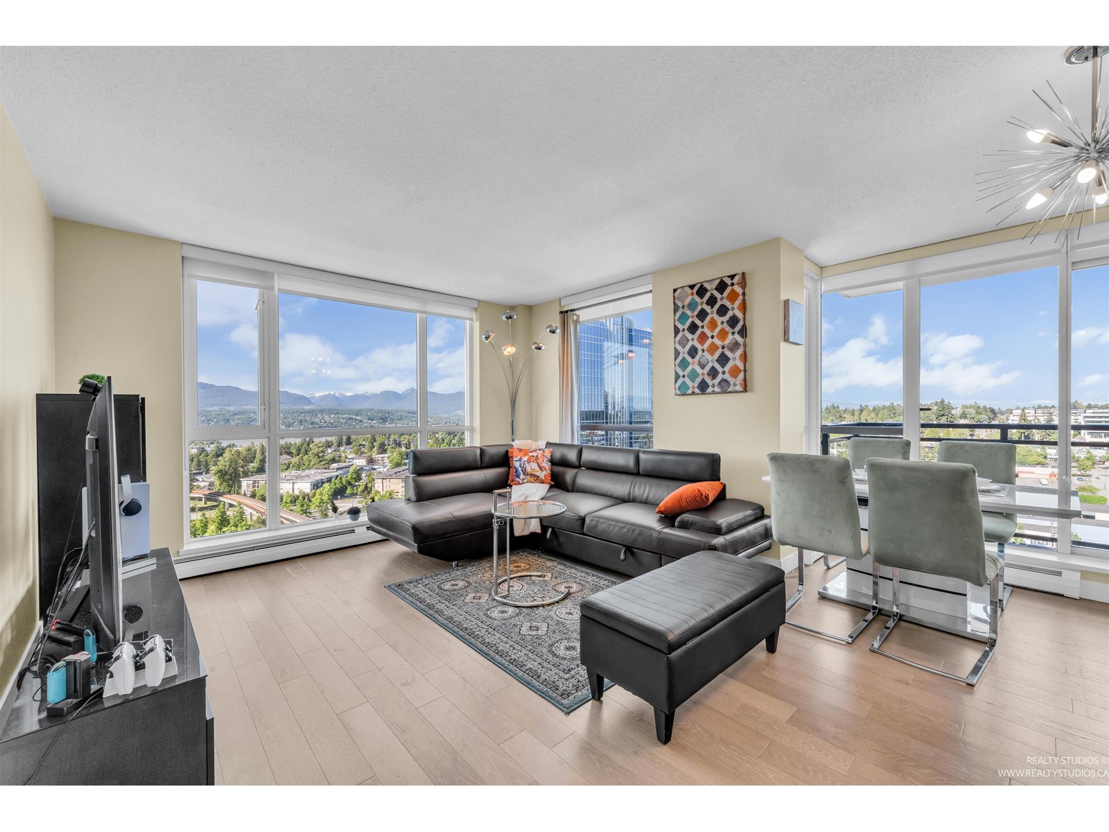 1710 10777 University Drive, Surrey, British Columbia  V3T 0E7 - Photo 1 - R3012750