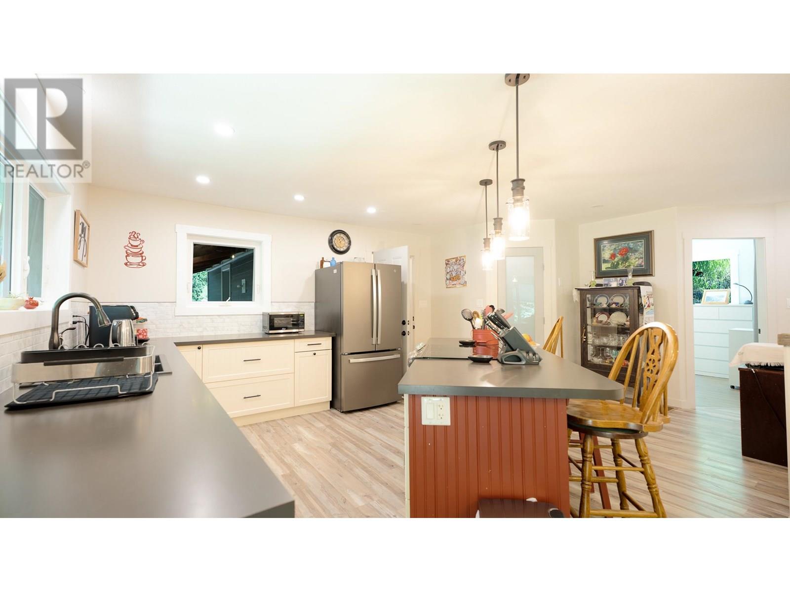 4254 Yellowhead Highway S, Barriere, British Columbia  V0E 1E0 - Photo 10 - 10349864