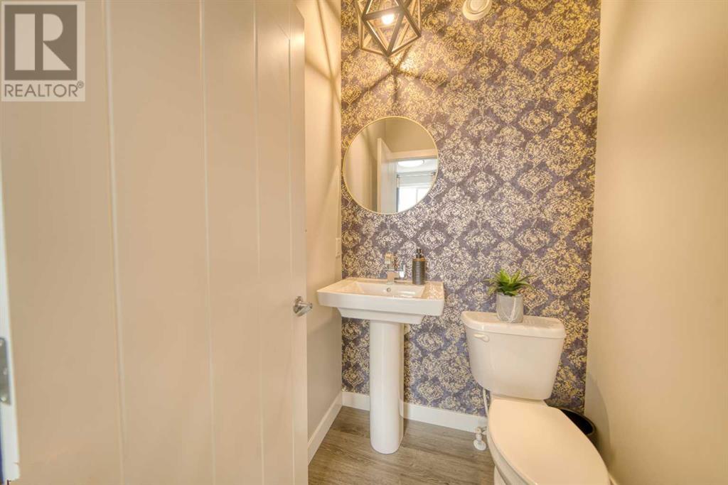 Property at 33 Masters Way SE image 5