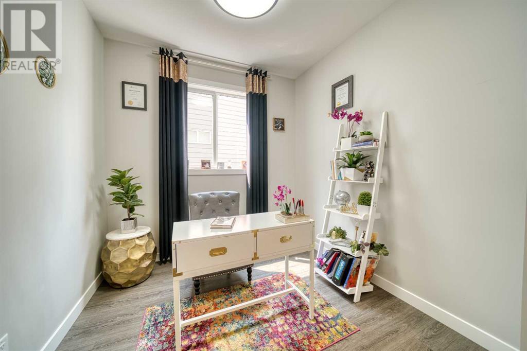 Property at 33 Masters Way SE image 4