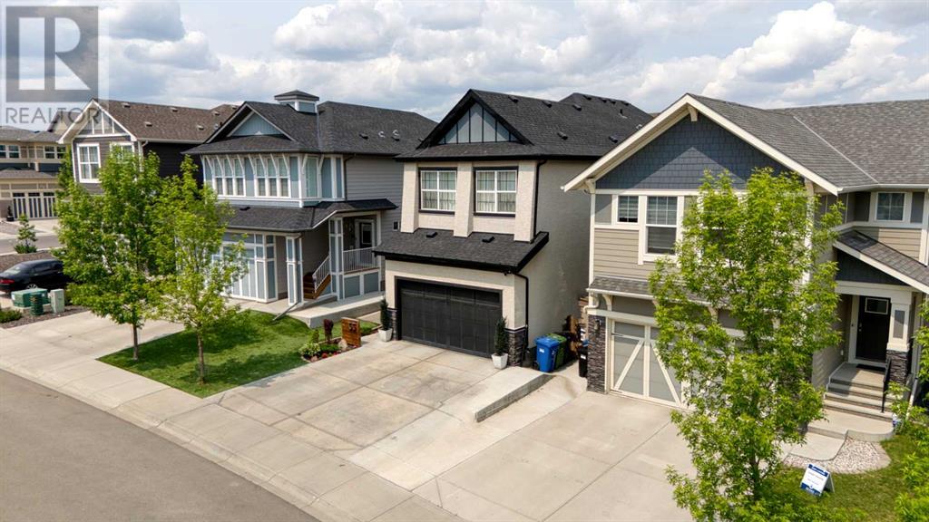 Property at 33 Masters Way SE image 2