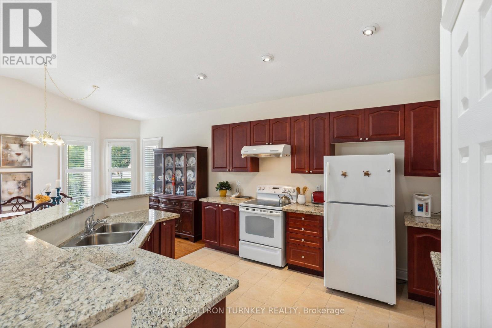 2 Suggs Lane, Whitchurch-Stouffville (Ballantrae), Ontario  L4A 0K6 - Photo 14 - N12102730