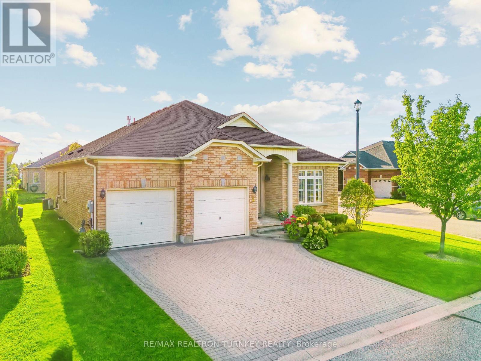 2 Suggs Lane, Whitchurch-Stouffville (Ballantrae), Ontario  L4A 0K6 - Photo 1 - N12102730