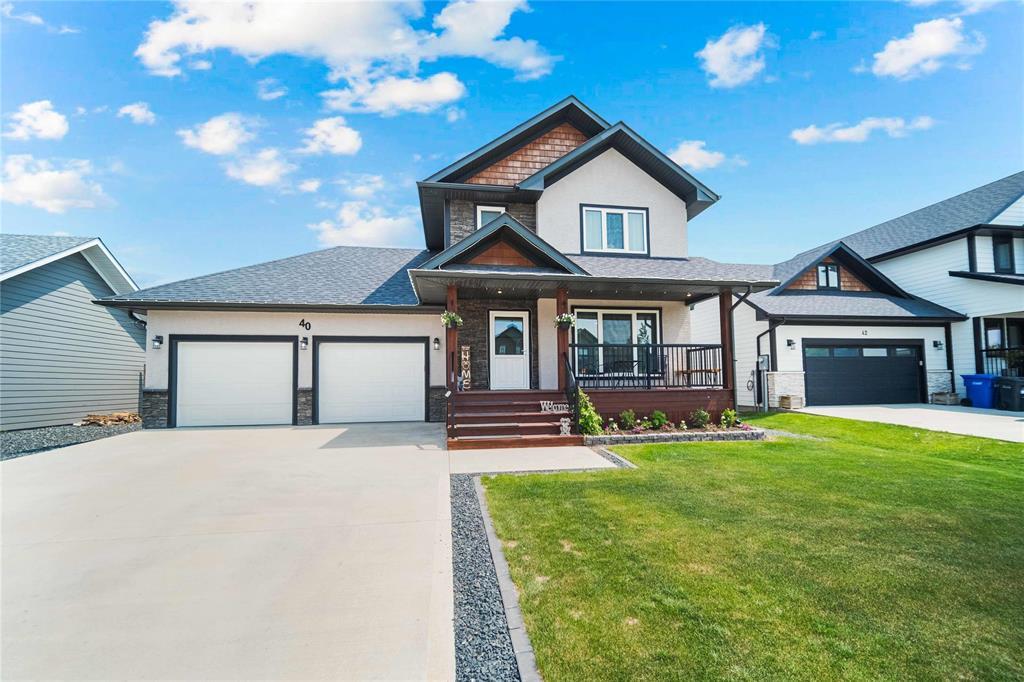 40 Wyndham Court Niverville, Manitoba R07//Niverville/SS. June 14, 2025, OTP as received. This is the spacious family home you've been waiting for, perfectly located on one of the most family friendly street in Niverville. With amazing curb appeal upon approach a combination of stone & stucco w/ covered front patio & double attached garage. The main floor includes an open concept floor plan with living room open to dining & kitchen, surrounded by large windows. The living room features a built-in fireplace feature wall, The kitchen is well appointed w/ dark stained cabinetry, large island w/ seating area, corner pantry, tiled backsplash & stainless appliances. Main floor also includes 2pc. bath & garden door opens to the 14'X18' composite deck which is the perfect place to enjoy a summertime BBQ with family. The upper floor features 3 generous sized bedroom, 2 full baths & laundry. The primary bedroom is spacious w/ walk-in closet & 4pc ensuite. The recently finished basement is equipped w/ a huge rec. room, the perfect place for family movie night, 4th bedroom, 3pc. bath & utility / storage room. This home includes a drywalled, heated 24'X24' garage, equipped w/ sub-electrical panel! Don't wait, call now! This home is priced to sell! (id:48254)