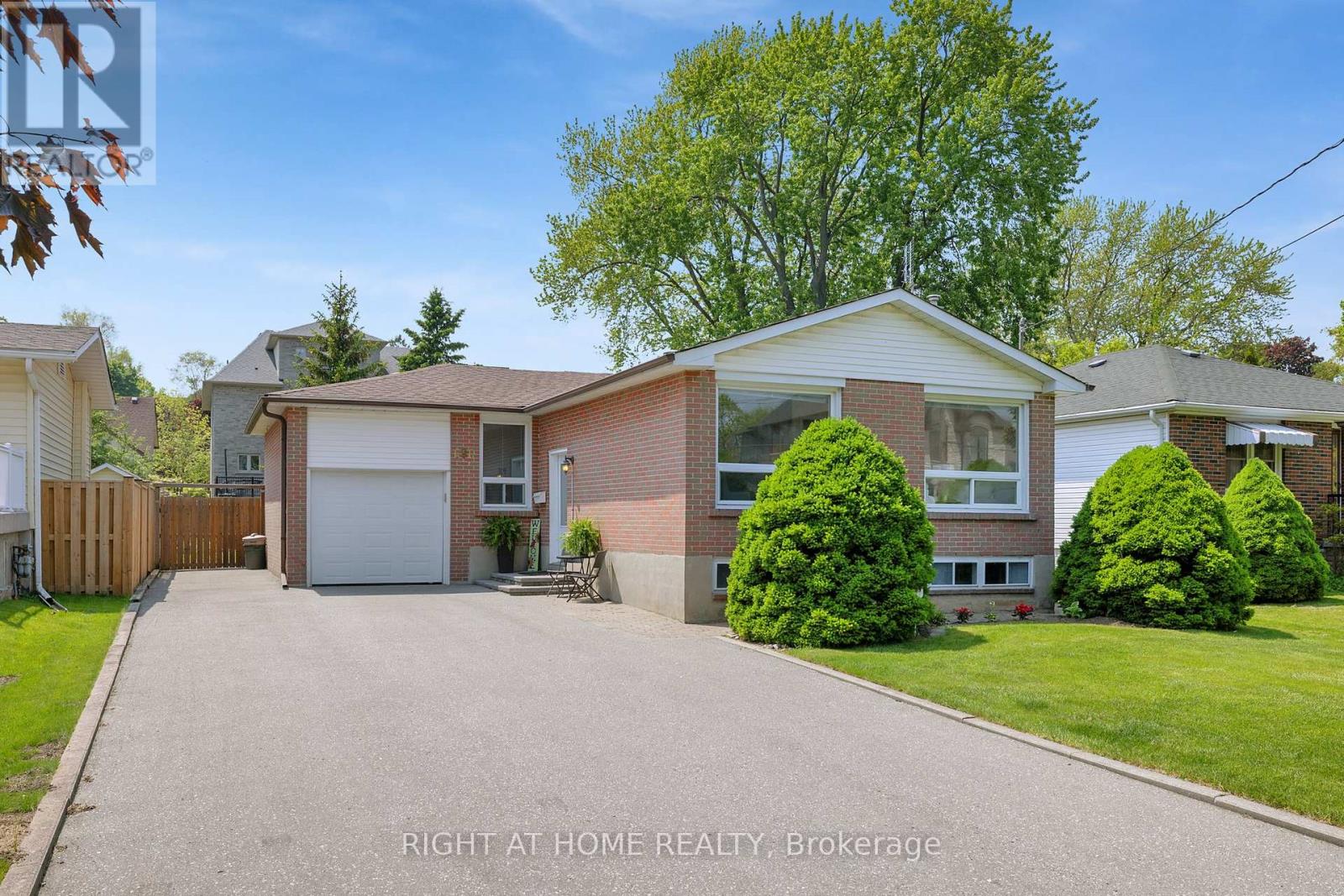 696 Victory Drive, Pickering, Ontario  L1W 2S2 - Photo 2 - E12210414