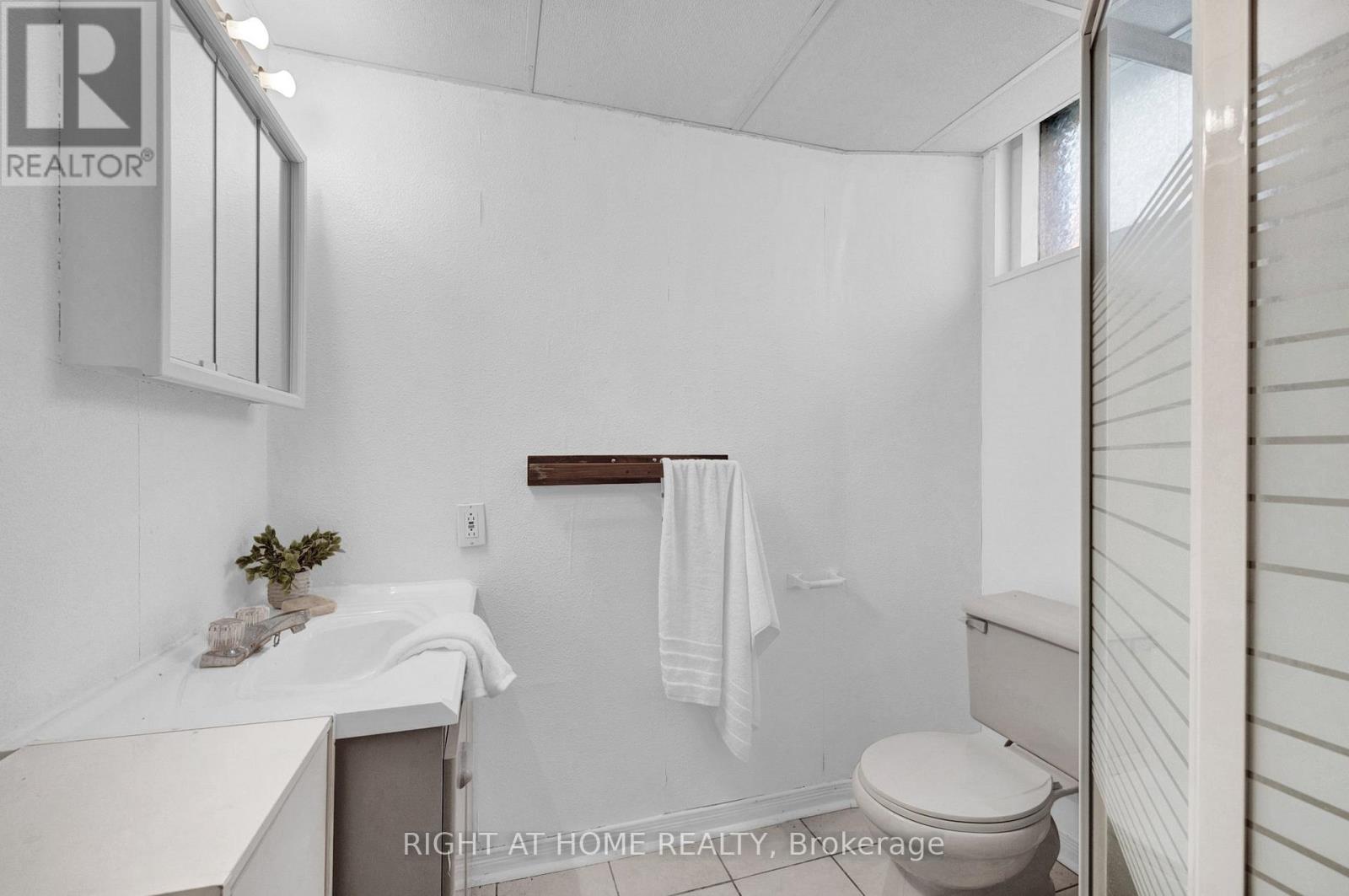 696 Victory Drive, Pickering, Ontario  L1W 2S2 - Photo 21 - E12210414