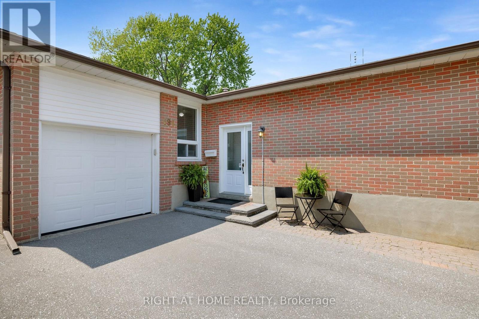 696 Victory Drive, Pickering, Ontario  L1W 2S2 - Photo 3 - E12210414