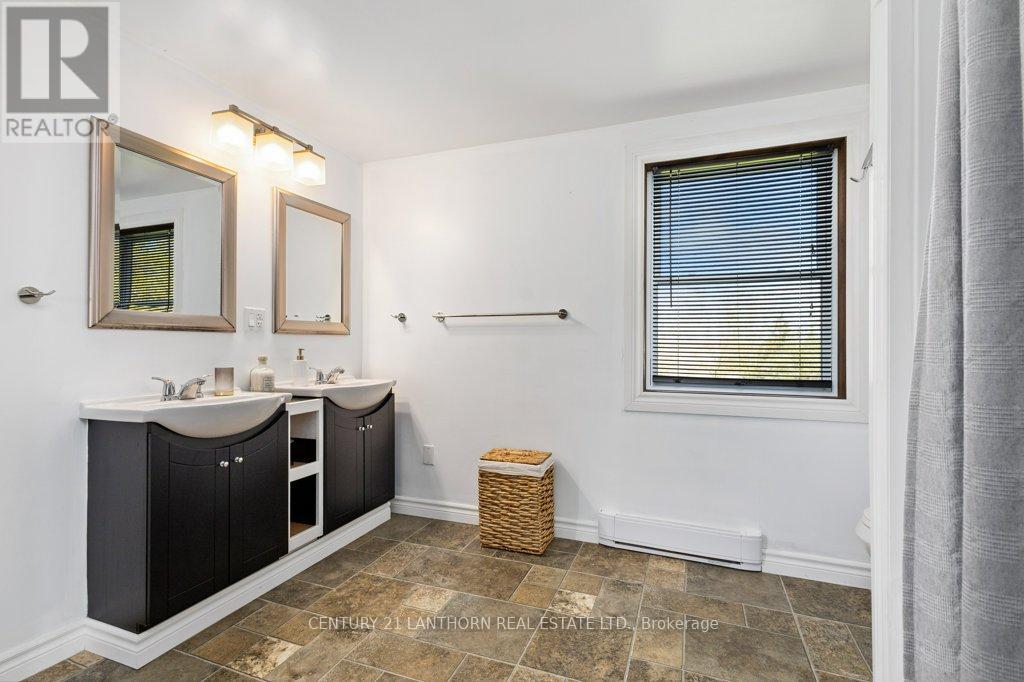 986 Black Road, Prince Edward County, Ontario  K0K 1W0 - Photo 25 - X12210301