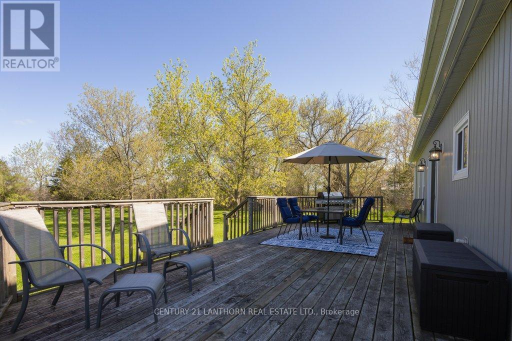 986 Black Road, Prince Edward County, Ontario  K0K 1W0 - Photo 37 - X12210301