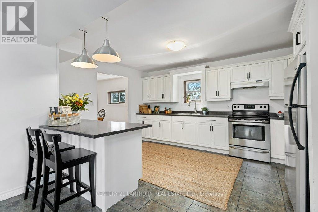 986 Black Road, Prince Edward County, Ontario  K0K 1W0 - Photo 5 - X12210301