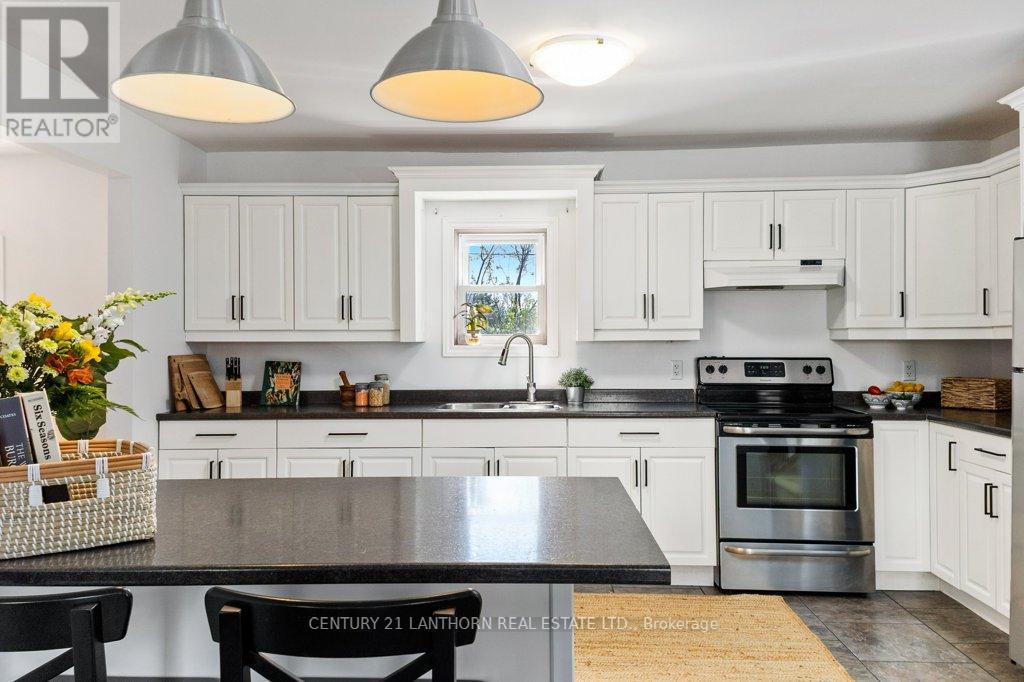 986 Black Road, Prince Edward County, Ontario  K0K 1W0 - Photo 6 - X12210301
