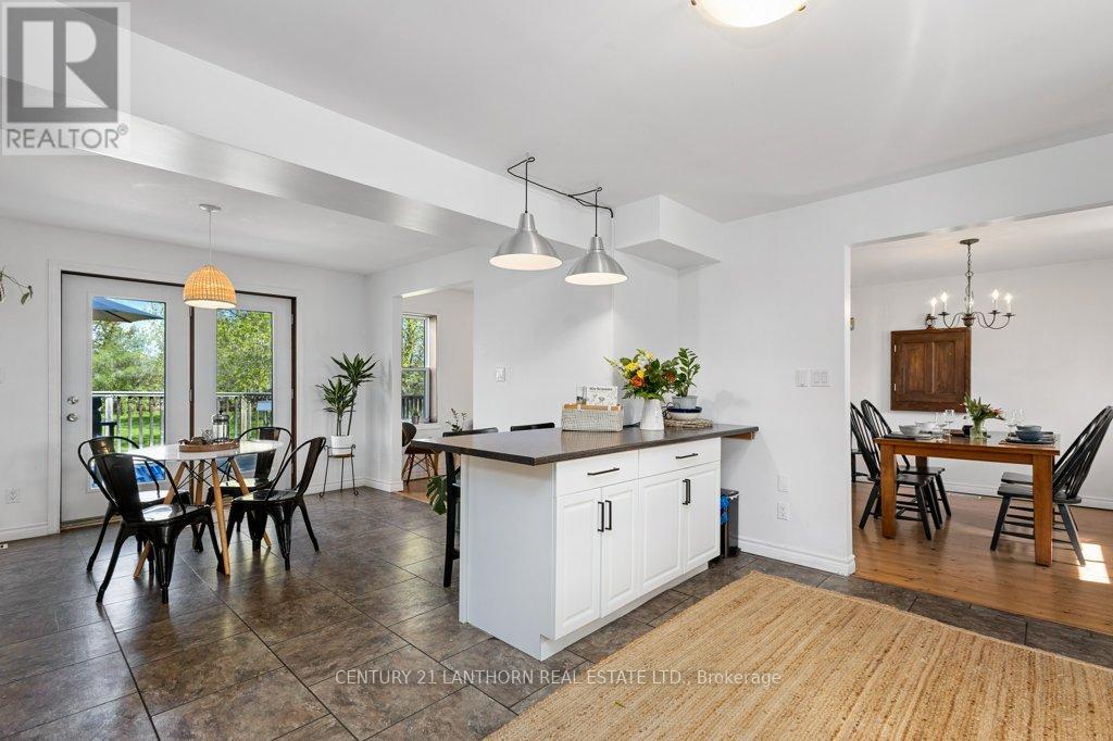 986 Black Road, Prince Edward County, Ontario  K0K 1W0 - Photo 7 - X12210301