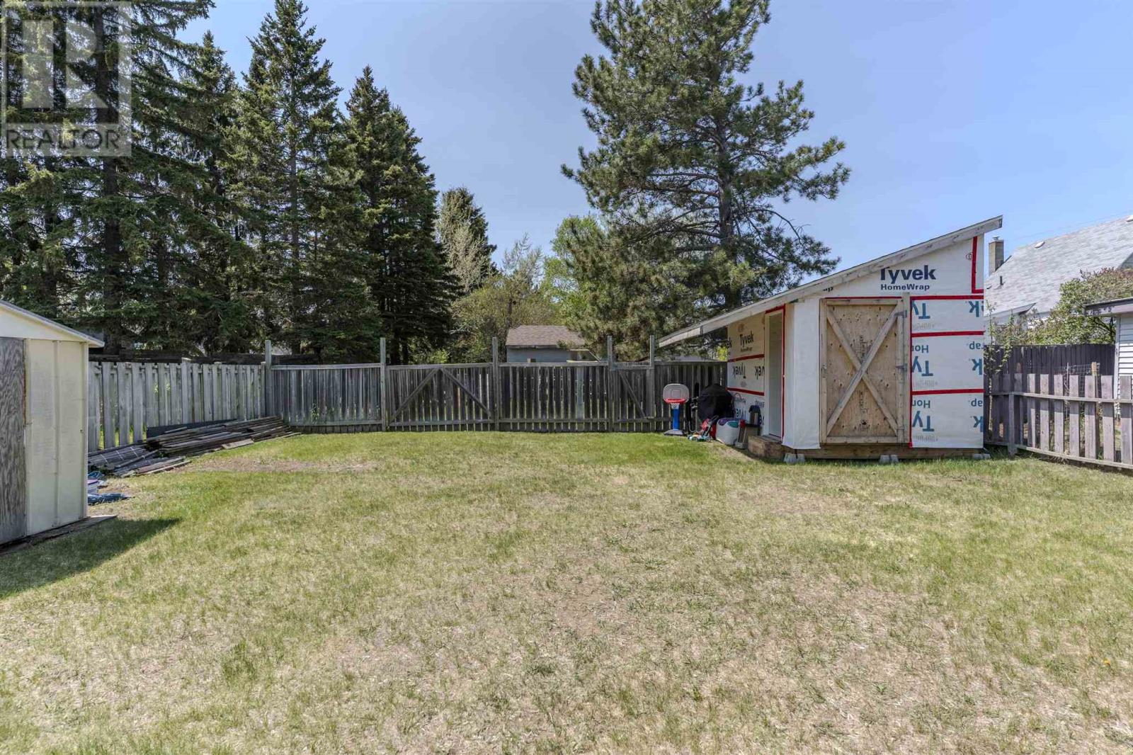 377 Leslie Ave, Thunder Bay, Ontario  P7A 1X6 - Photo 23 - TB251459