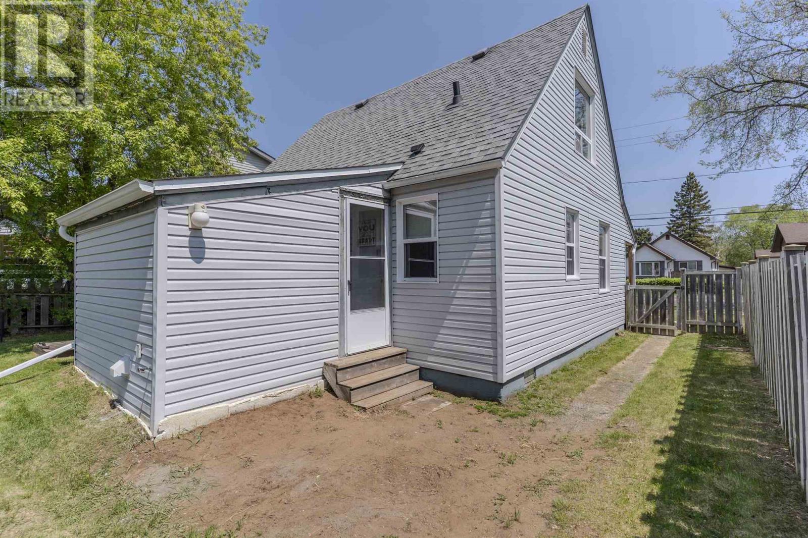 377 Leslie Ave, Thunder Bay, Ontario  P7A 1X6 - Photo 25 - TB251459