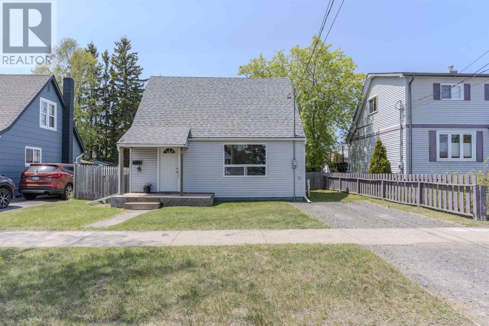 377 Leslie Ave, Thunder Bay, Ontario  P7A 1X6 - Photo 1 - TB251459