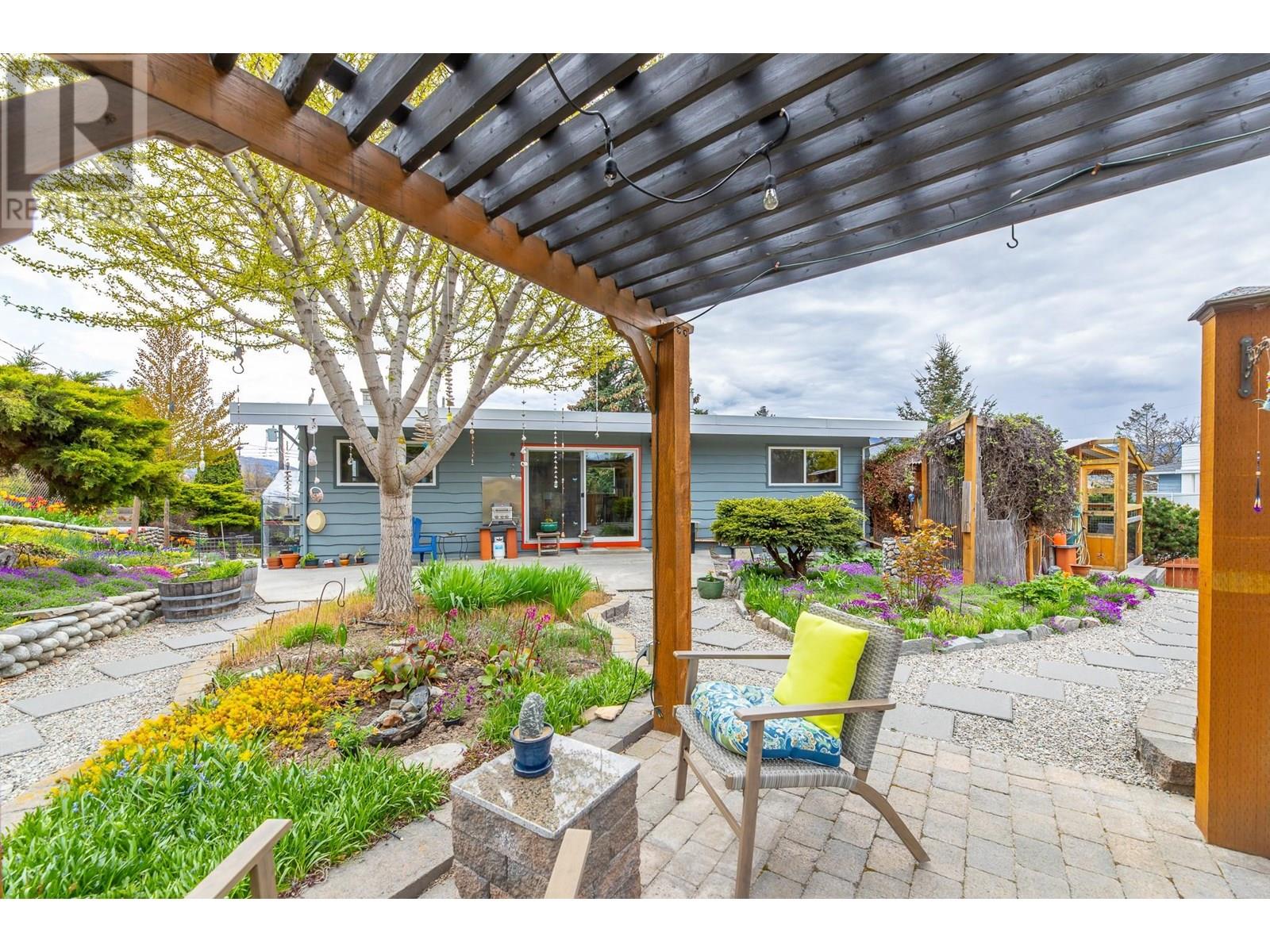 199 Walden Crescent, Penticton, British Columbia  V2A 1R8 - Photo 2 - 10351401